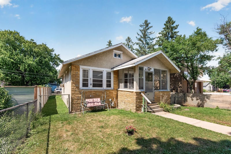 1461 7th St W, Saint Paul, MN 55102