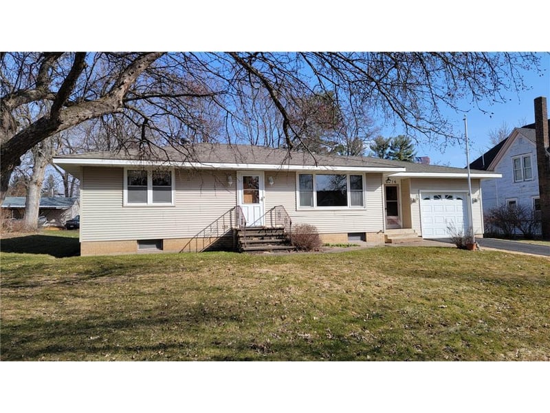 6516 Elm St, North Branch, MN 55056