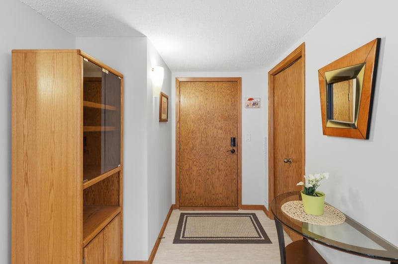 6100 Auto Club Rd #305, Bloomington, MN 55438