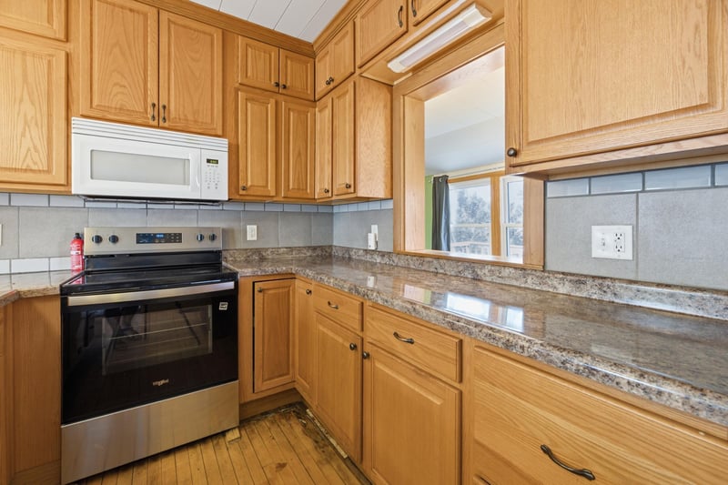 37 N Hill St, Fountain City, WI 54629