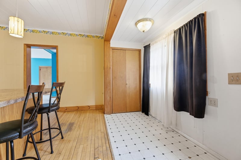 37 N Hill St, Fountain City, WI 54629