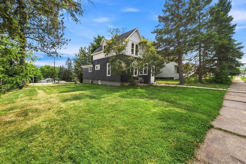 4506 Dodge St, Duluth, MN 55804