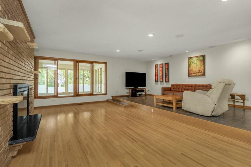 700 Arbogast St, Shoreview, MN 55126