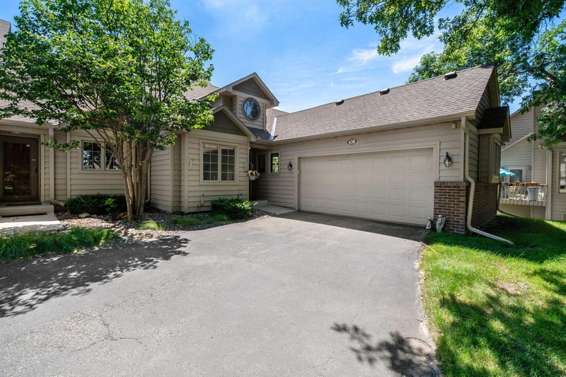 630 Sullivan Ln NE, Columbia Heights, MN 55421
