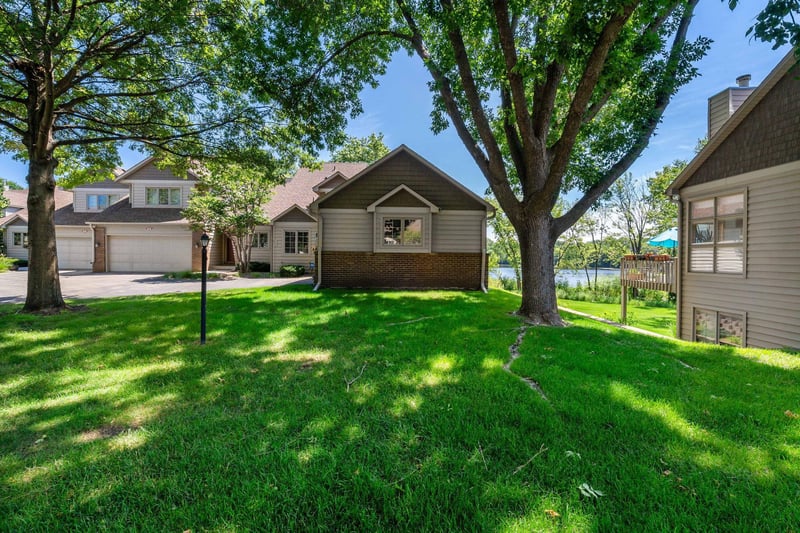 630 Sullivan Ln NE, Columbia Heights, MN 55421