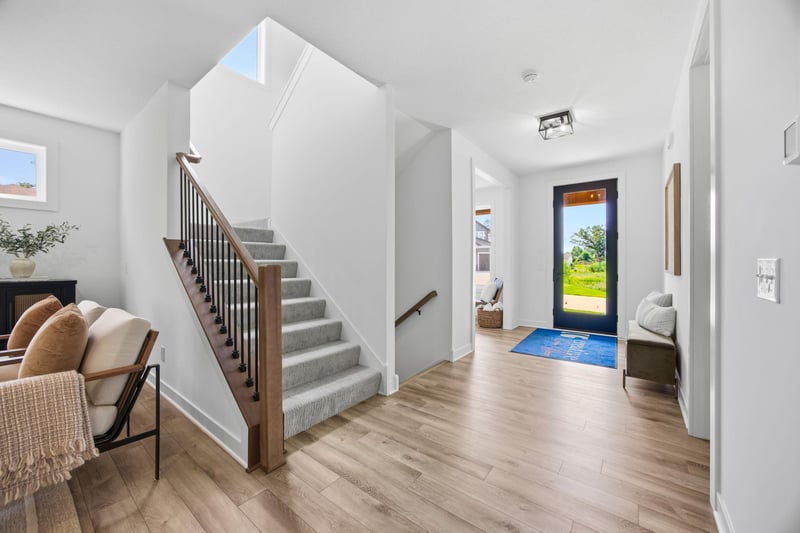 2415 Laurie Ct, Roseville, MN 55113