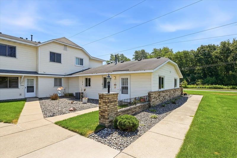 11102 Drake St NW, Coon Rapids, MN 55433