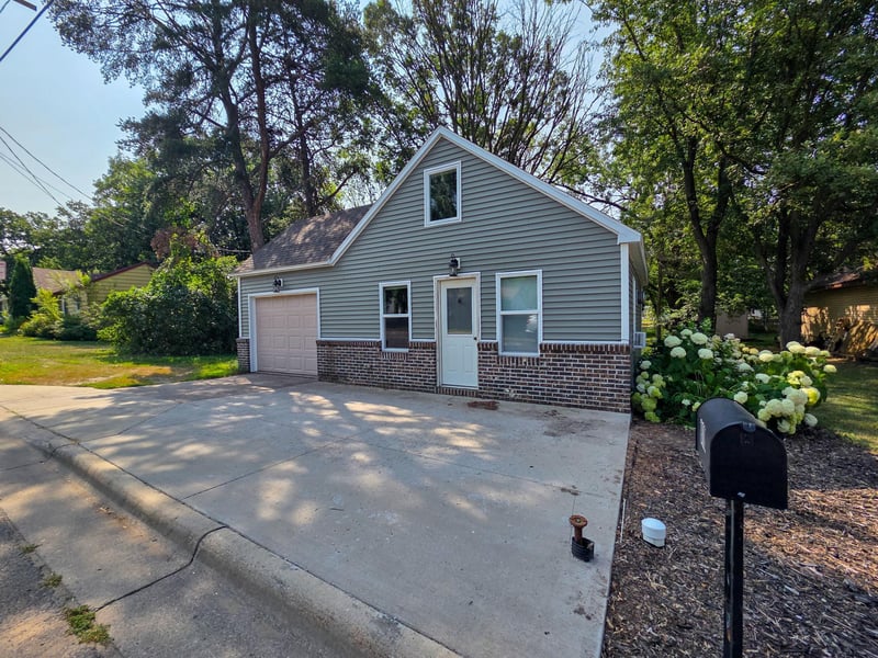 810 5th Ave SE, Little Falls, MN 56345