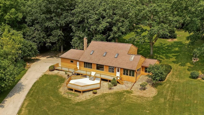 1007 Sunset Rd, Preston, MN 55965