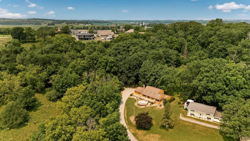 1007 Sunset Rd, Preston, MN 55965