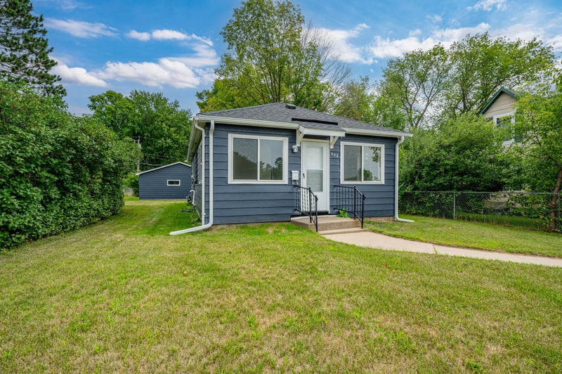 606 NW 7th Ave, Grand Rapids, MN 55744