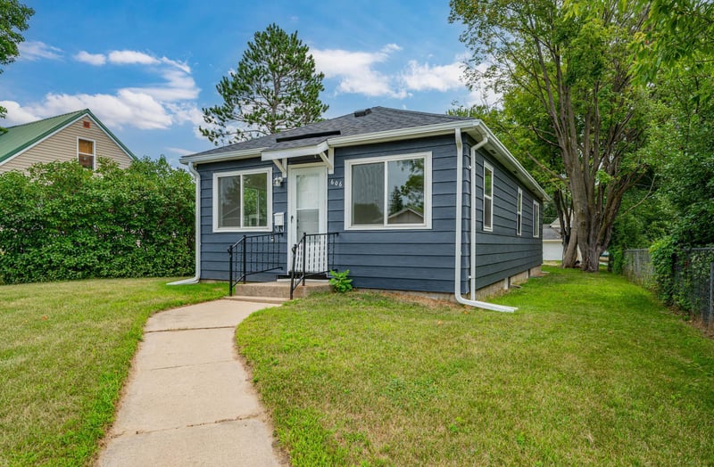 606 NW 7th Ave, Grand Rapids, MN 55744