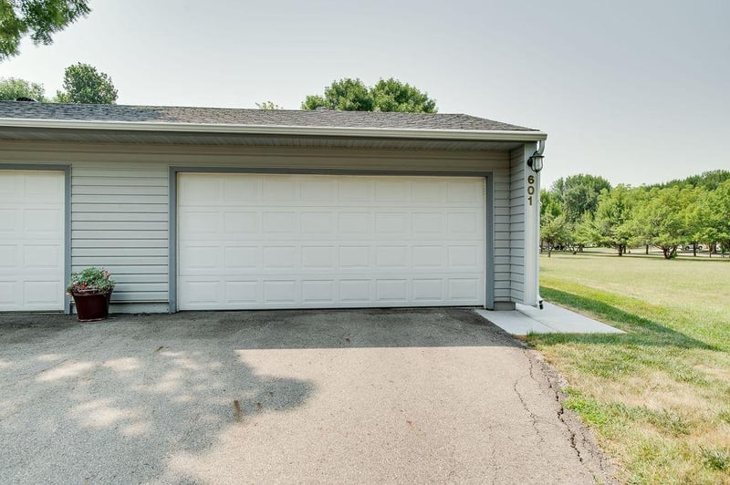 601 35th Ave S #1, Moorhead, MN 56560