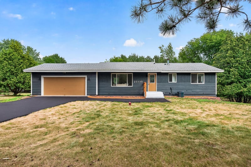21135 Quinn St NW, Oak Grove, MN 55011