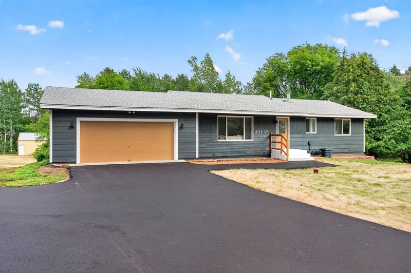 21135 Quinn St NW, Oak Grove, MN 55011