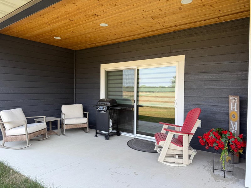 719 Tallgrass Cir, Luverne, MN 56156