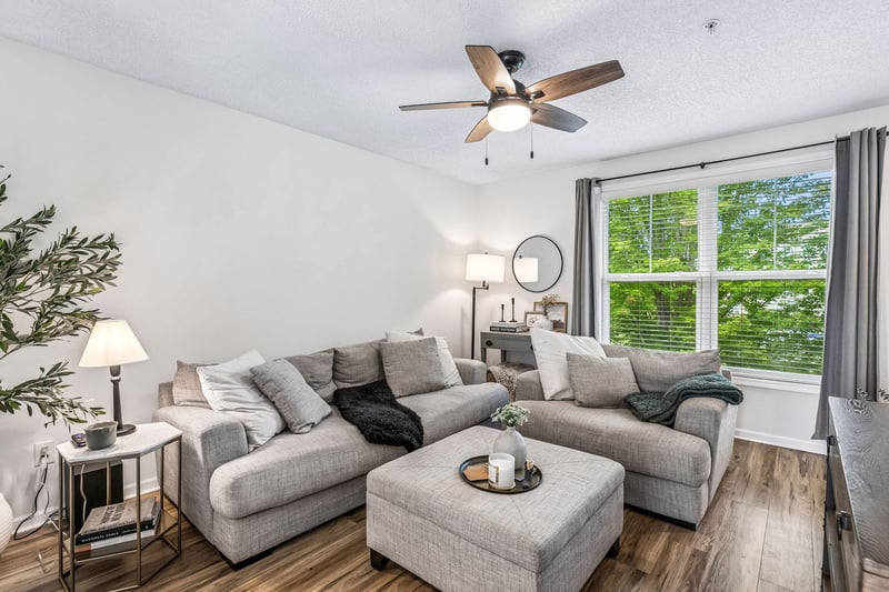 3117 Clover Ridge Dr, Chaska, MN 55318