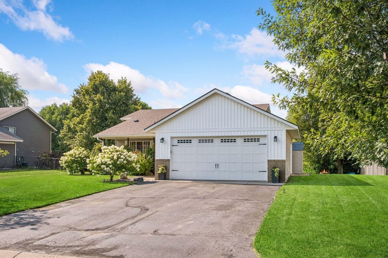 9193 Fallon Dr NE, Monticello, MN 55362