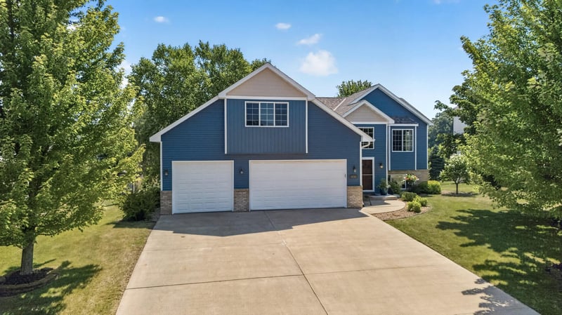 1233 Irvine Dr, Hanover, MN 55341
