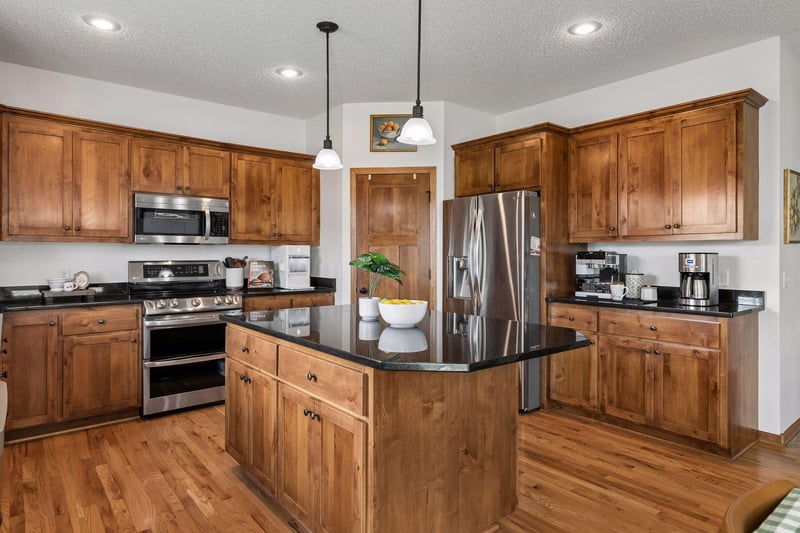 19280 Claremont Dr, Farmington, MN 55024