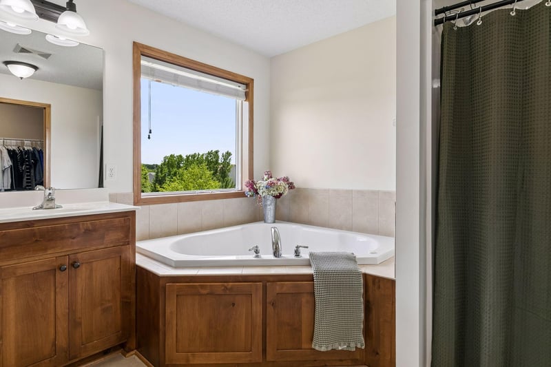19280 Claremont Dr, Farmington, MN 55024