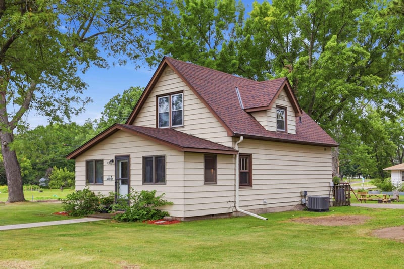 11 Wood St N, Mora, MN 55051