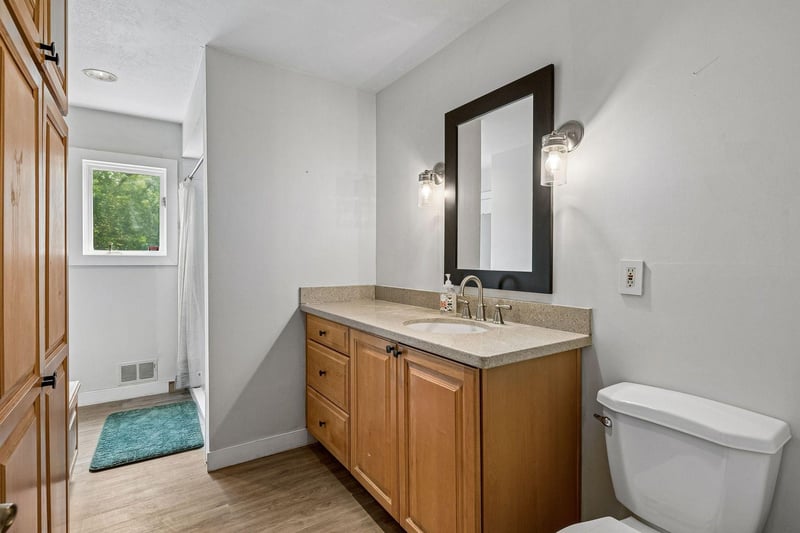 3225 W 54th St, Edina, MN 55410