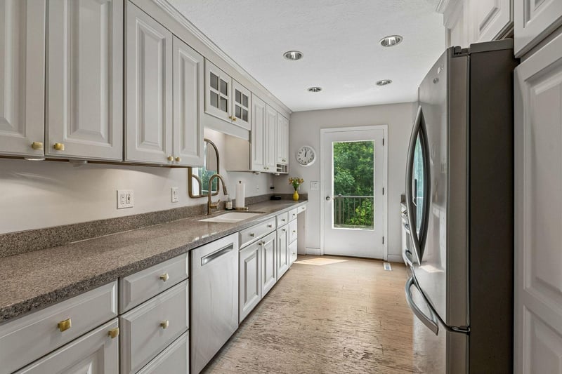 3225 W 54th St, Edina, MN 55410