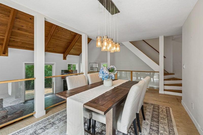 3225 W 54th St, Edina, MN 55410