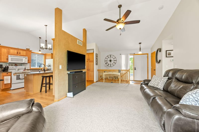 221 Douglas Dr, Waverly, MN 55390