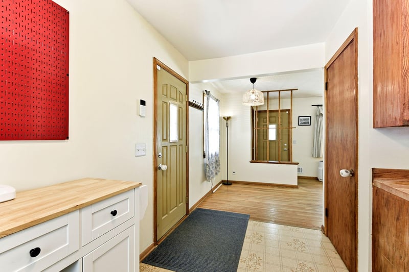7024 Drew Ave N, Brooklyn Center, MN 55429