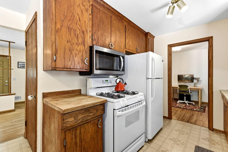 7024 Drew Ave N, Brooklyn Center, MN 55429