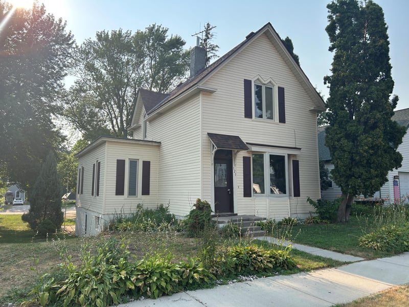 121 2nd St S, Delano, MN 55328