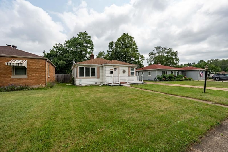 2434 9th Ave E, Hibbing, MN 55746