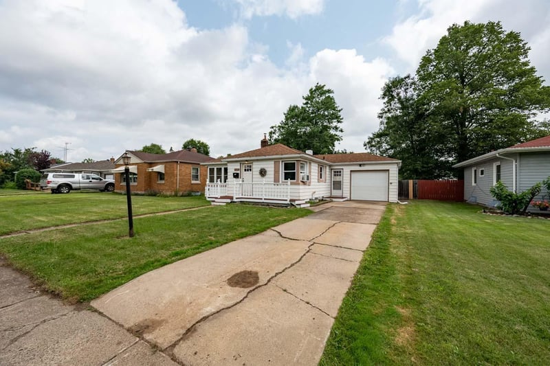 2434 9th Ave E, Hibbing, MN 55746