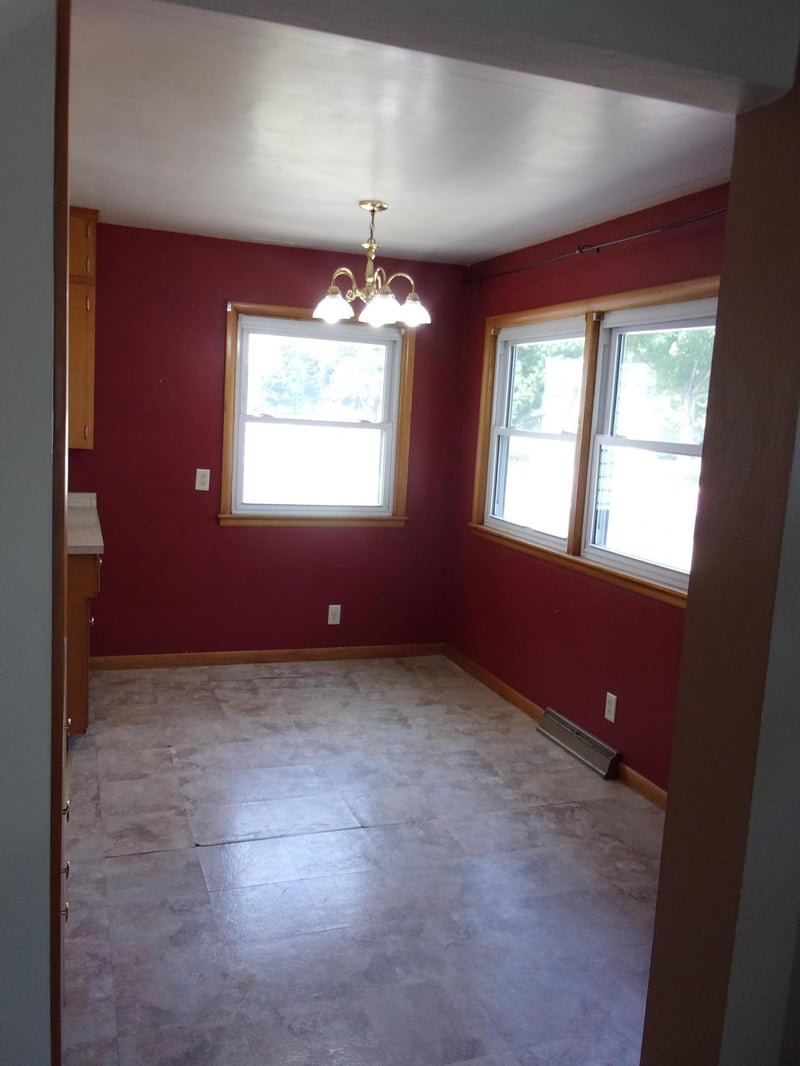 218 E 2nd St, Blue Earth, MN 56013