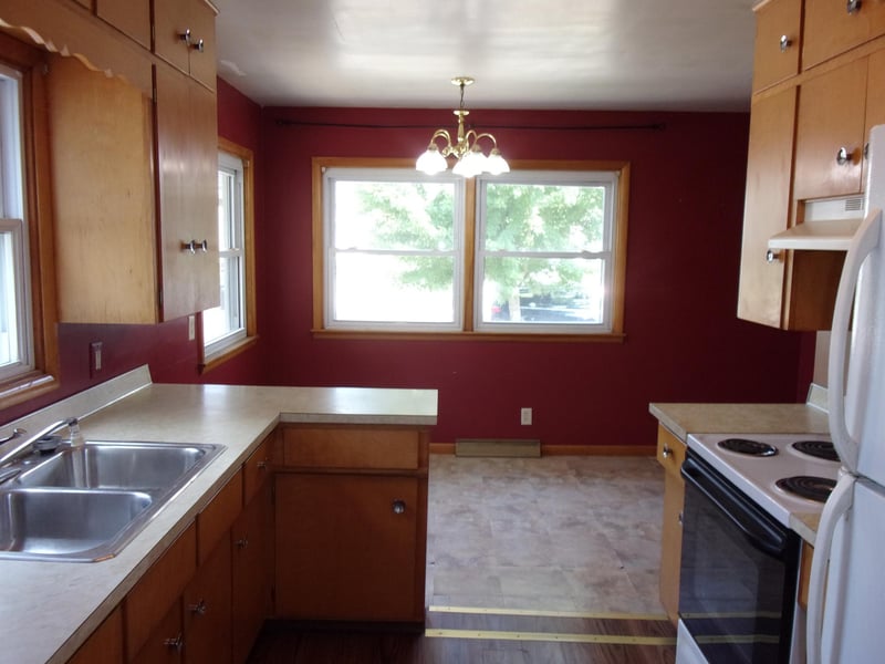 218 E 2nd St, Blue Earth, MN 56013