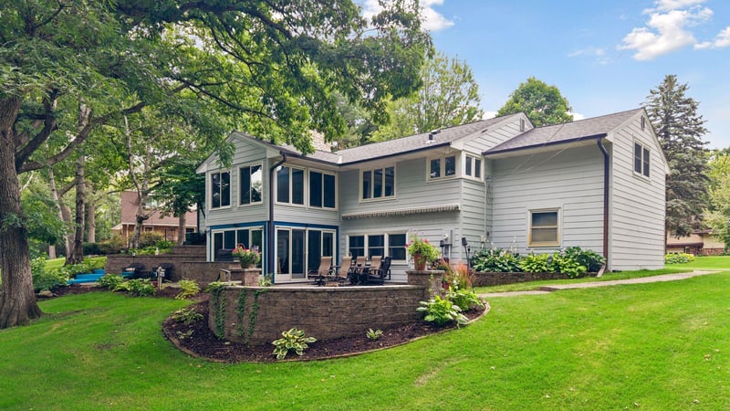 129 Teresa Dr, West Saint Paul, MN 55118