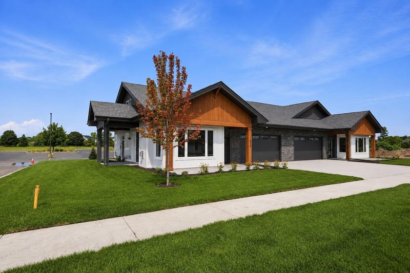 16316 Esprit Ct, Lakeville, MN 55044