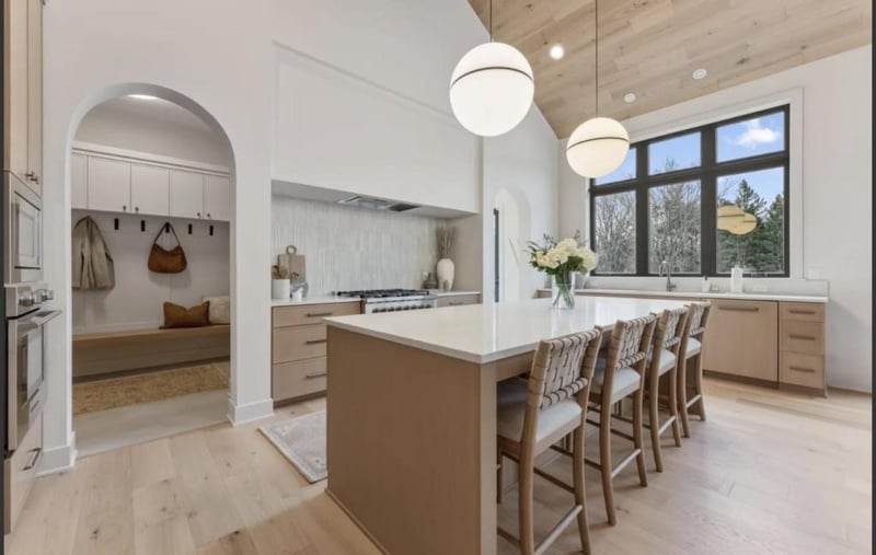 9229 Timberland Trl, Eden Prairie, MN 55347