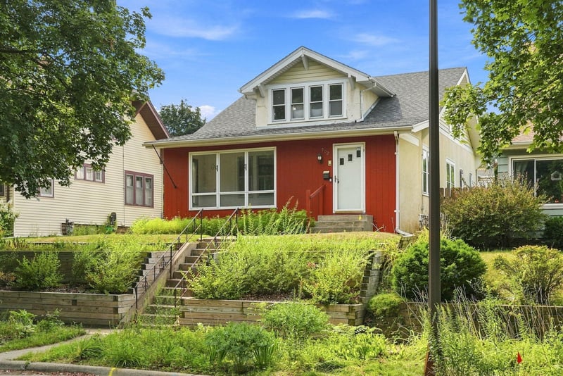 902 Hyacinth Ave E, Saint Paul, MN 55106