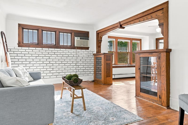 902 Hyacinth Ave E, Saint Paul, MN 55106