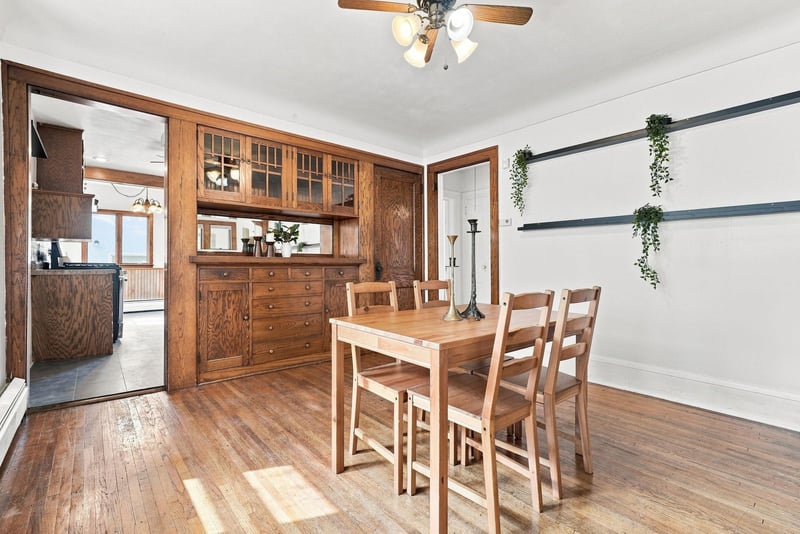 902 Hyacinth Ave E, Saint Paul, MN 55106