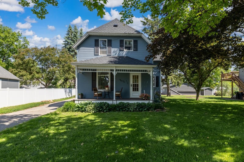 210 W Summit Ave, Ellsworth, WI 54011