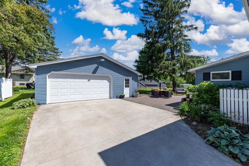 210 W Summit Ave, Ellsworth, WI 54011