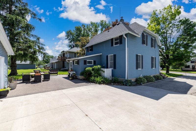 210 W Summit Ave, Ellsworth, WI 54011