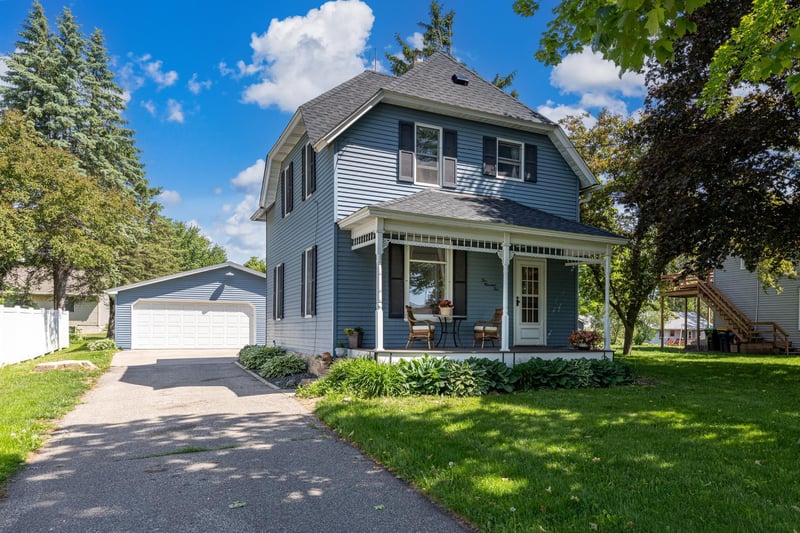 210 W Summit Ave, Ellsworth, WI 54011