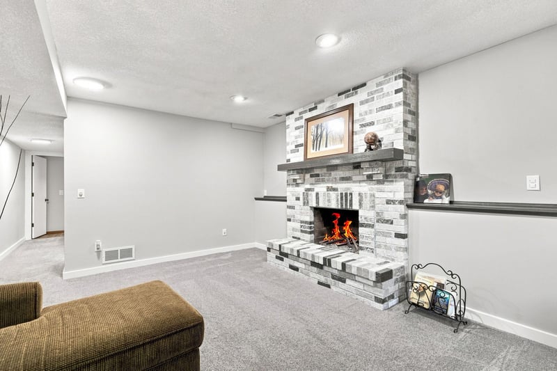 1014 Grant Cir S, Anoka, MN 55303