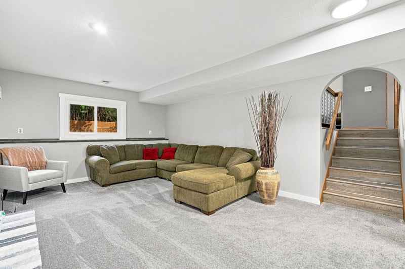 1014 Grant Cir S, Anoka, MN 55303