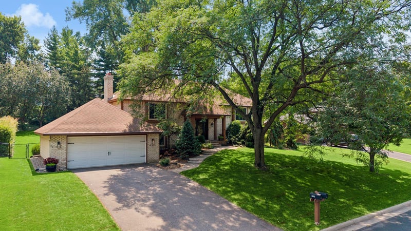 1544 Mccarthy Rd, Eagan, MN 55121